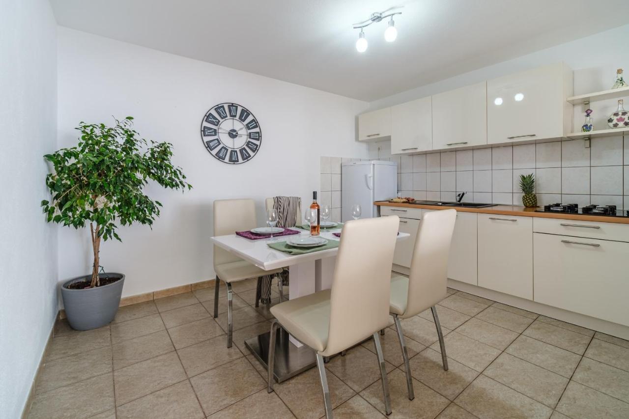 Rooms Plaza Divuje Murvica  Luaran gambar