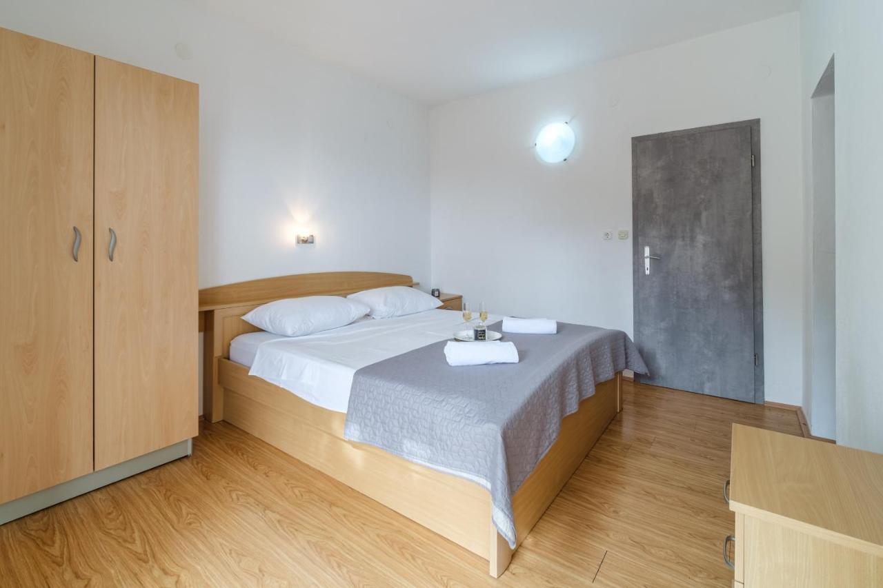 Rooms Plaza Divuje Murvica  Luaran gambar