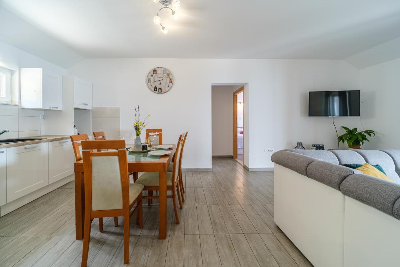 Rooms Plaza Divuje Murvica  Luaran gambar